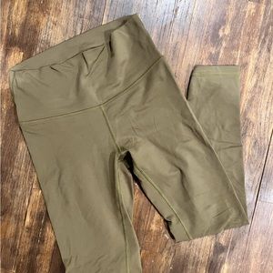 Fleo Leggings Size Medium